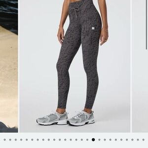 VUORI LEGGINGS SIZE SMALL Patterned Leggings